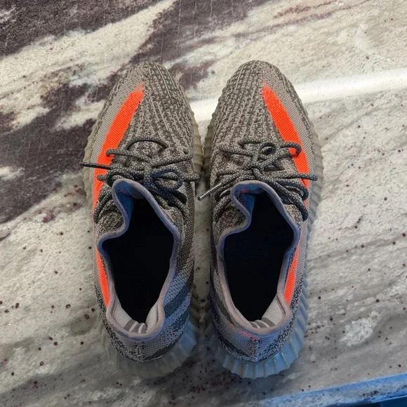 adidas Yeezy Boost 350 V2 - Picture 4 of 5